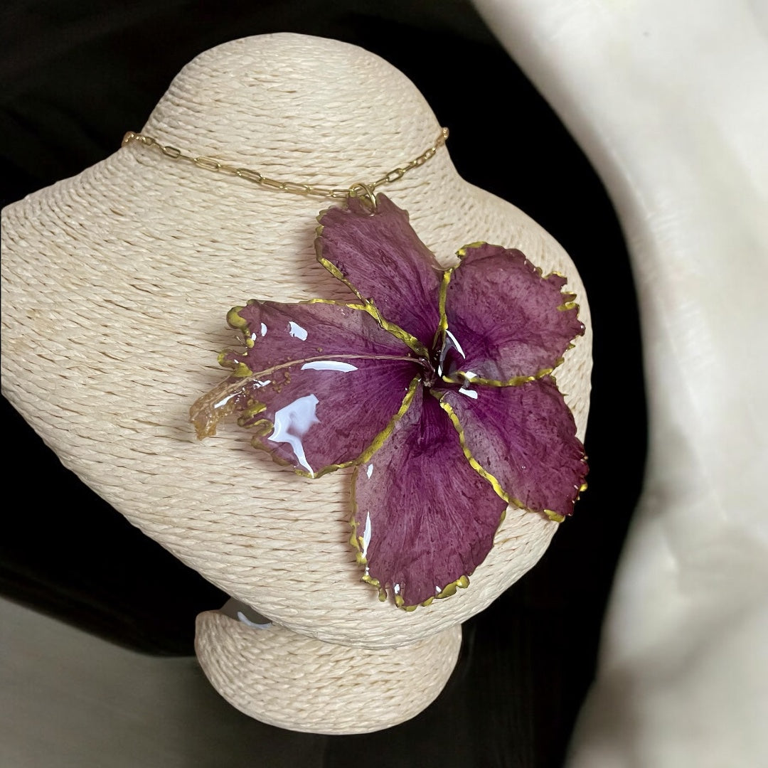 Hibiscus Necklace Gold 🌺