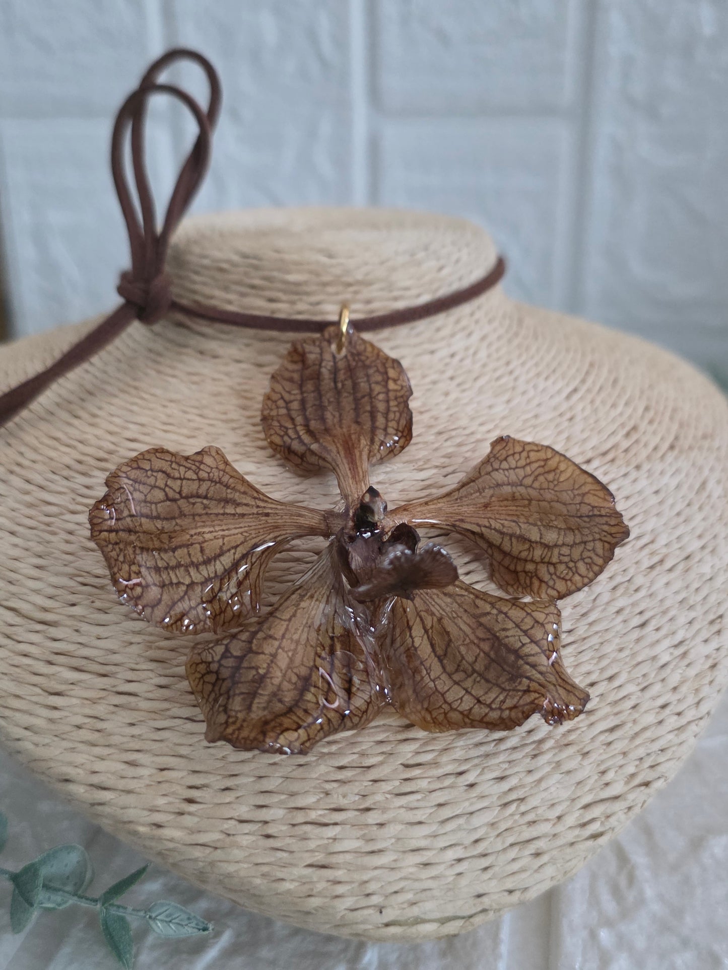 Orchid Brown Choker