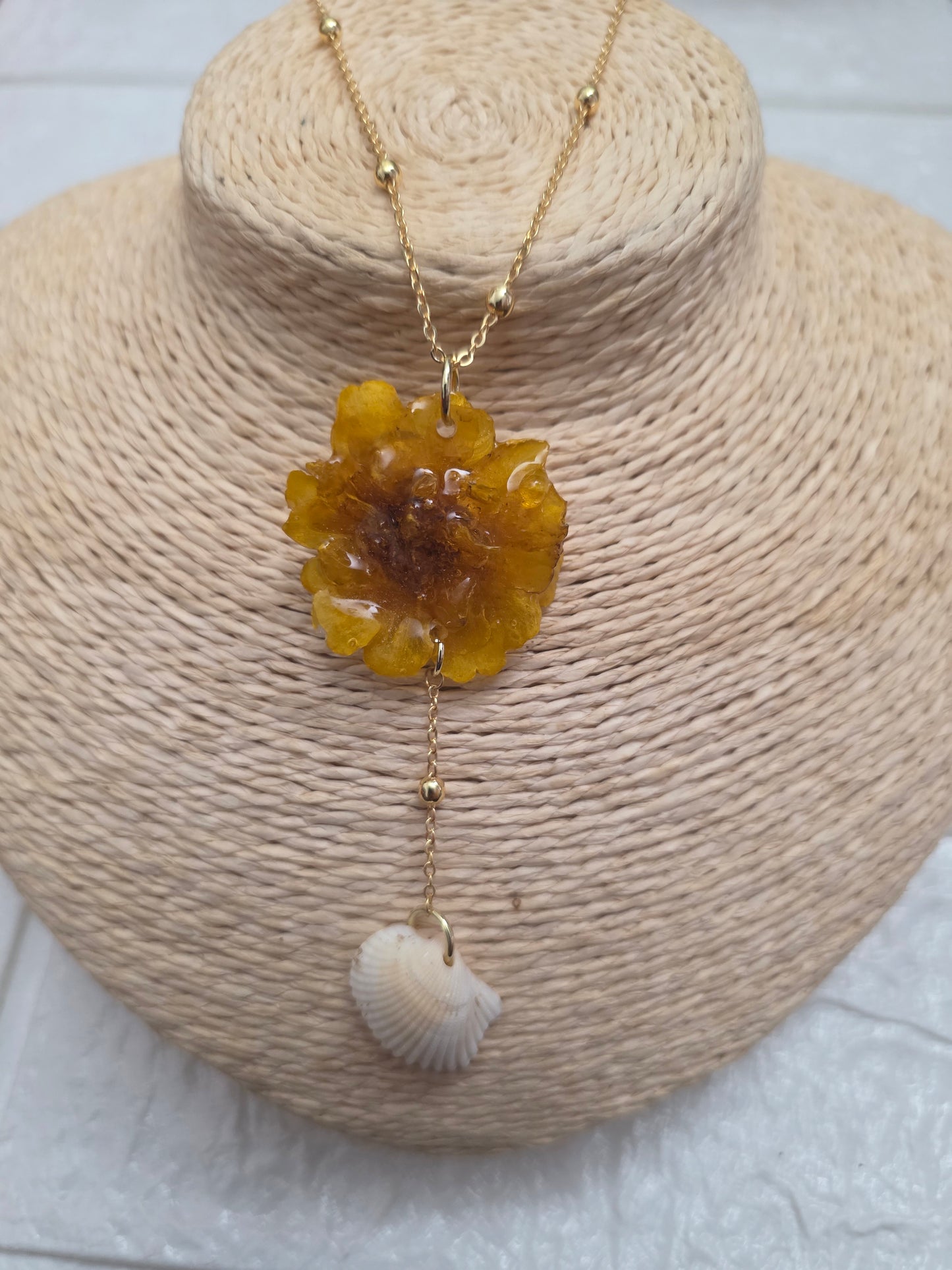 Dandelion Shell Necklace