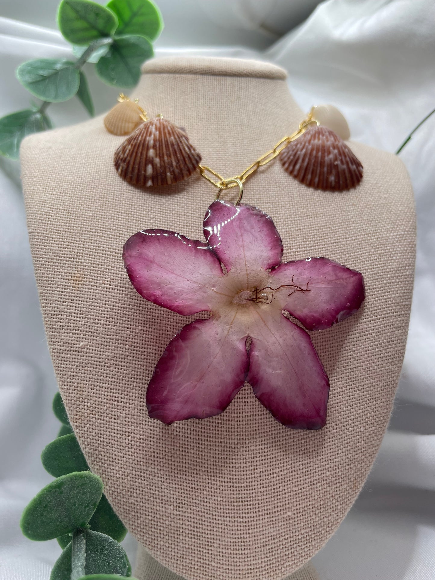 Rose Desert & Shell Necklace
