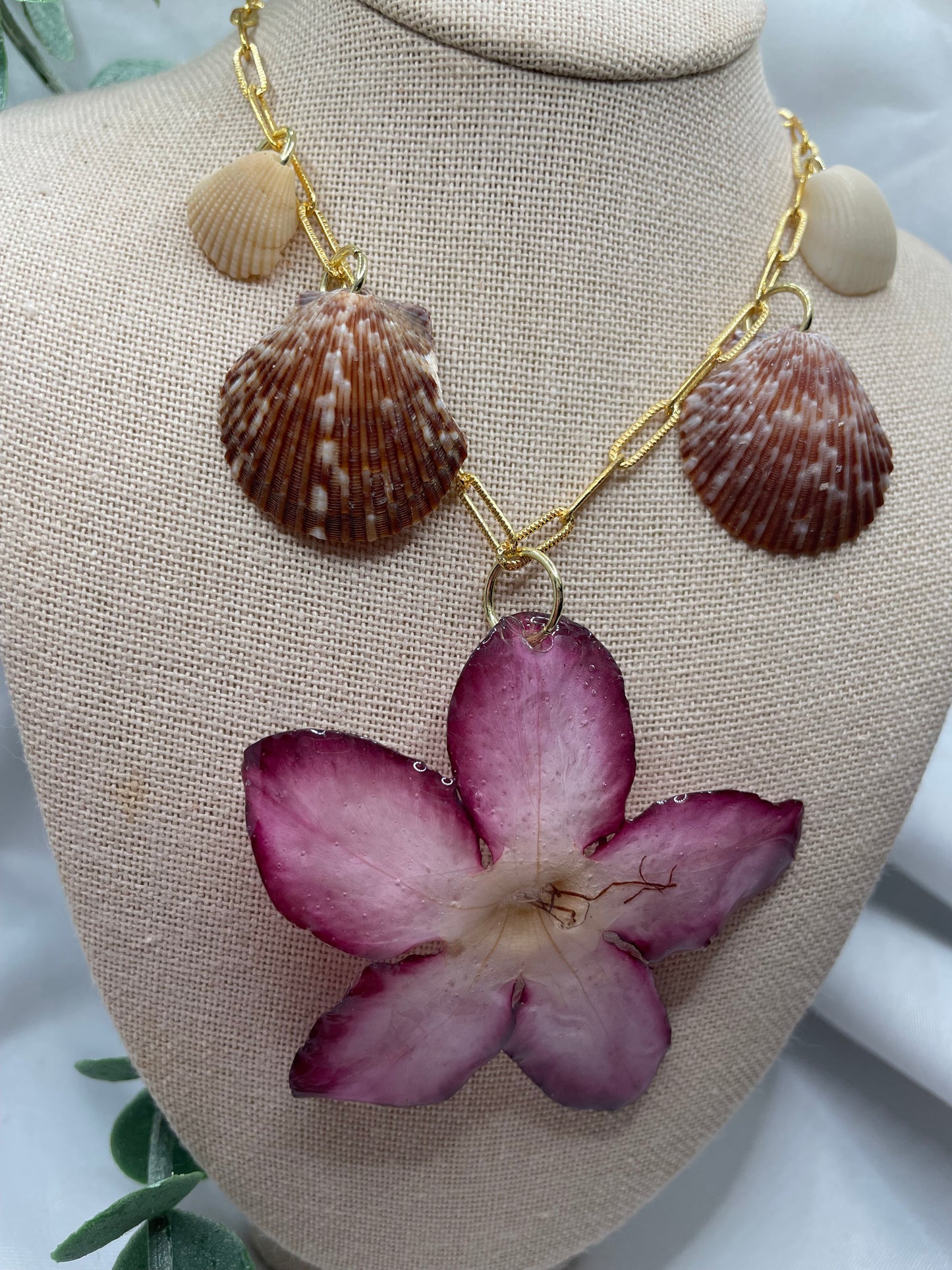 Rose Desert & Shell Necklace