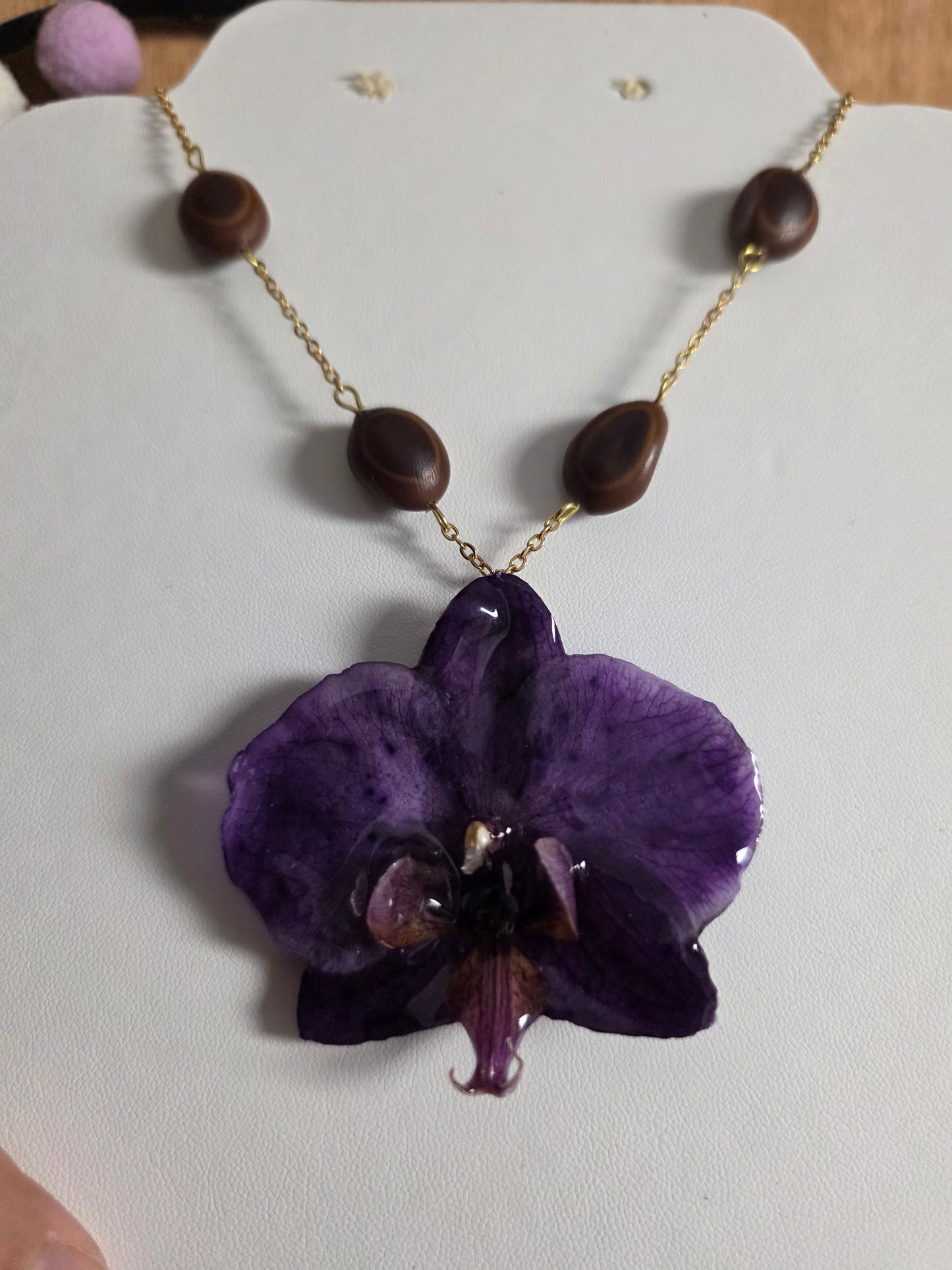 Orquidea Oreja de Mono Necklace