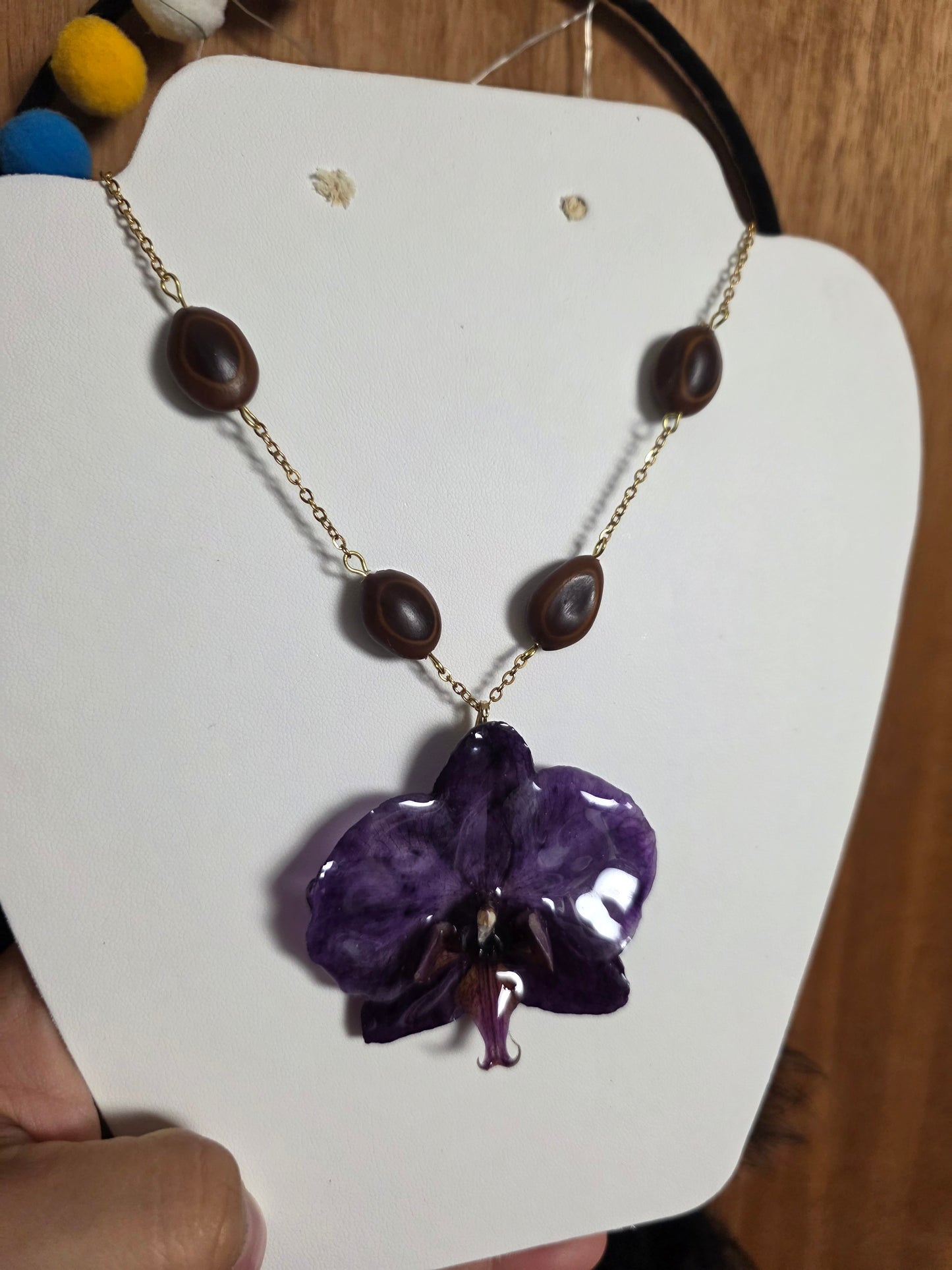 Orquidea Oreja de Mono Necklace