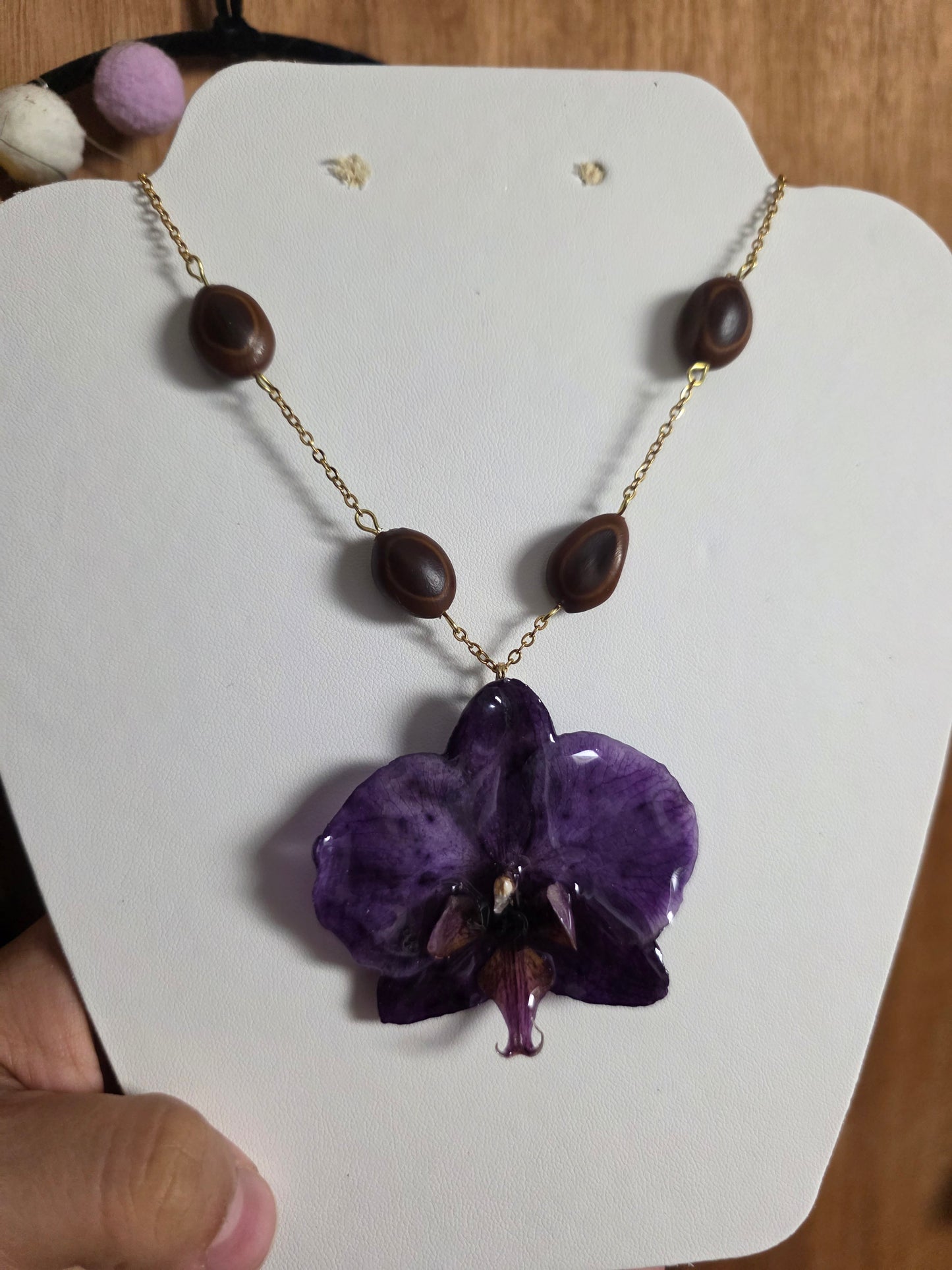 Orquidea Oreja de Mono Necklace